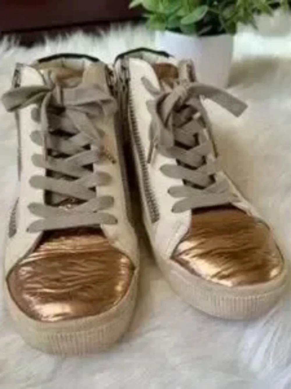 Dolce Vita Size 7.5 Metallic High Top Sneakers Chic‎ Leather Street Style